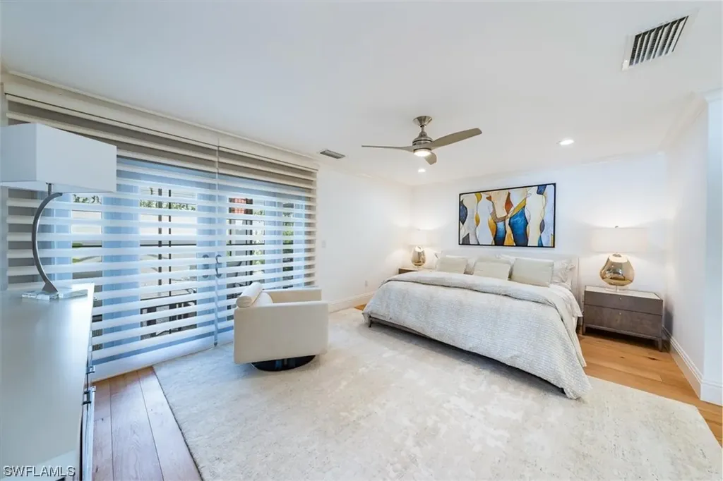 598 Bay Villas Lane Naples FL 34108