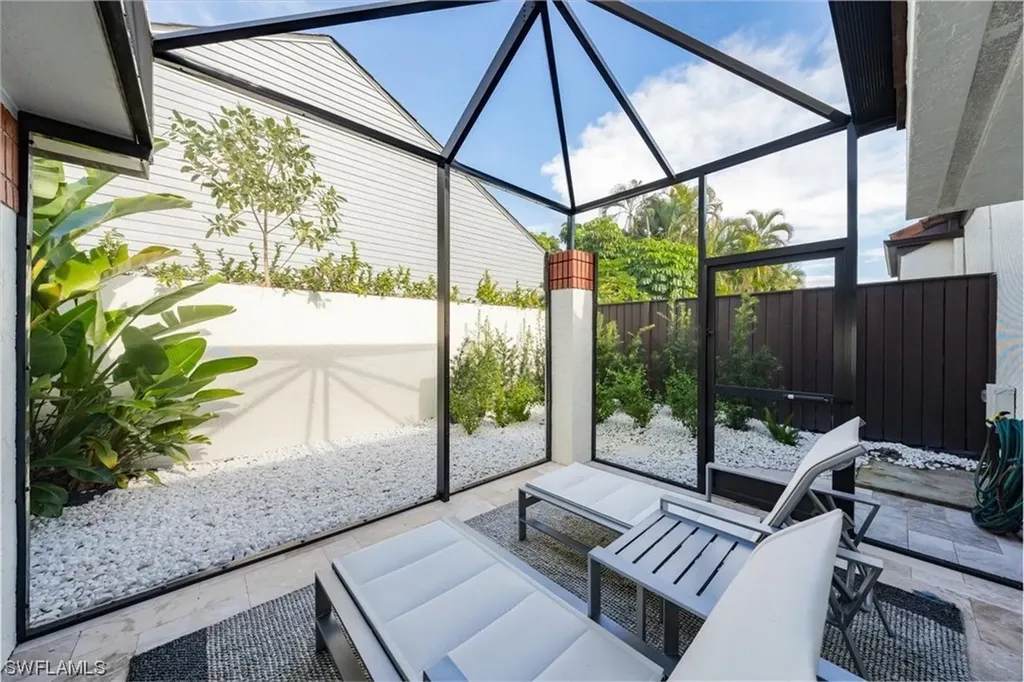 598 Bay Villas Lane Naples FL 34108