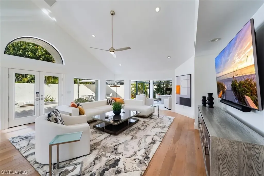 598 Bay Villas Lane Naples FL 34108