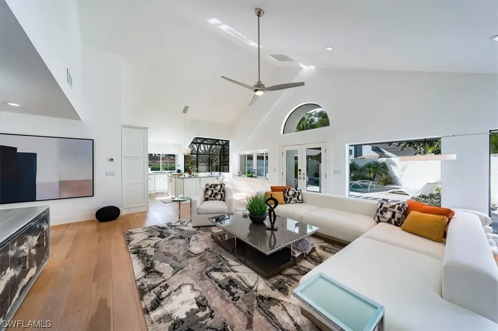 598 Bay Villas Lane Naples FL 34108