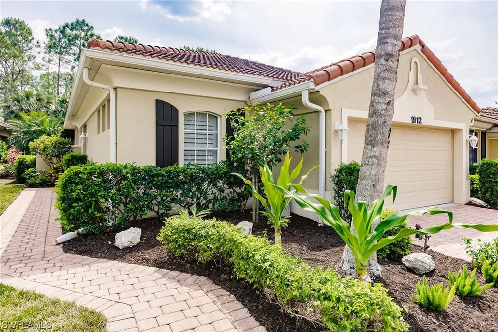 1912 Tarpon Bay Drive N Naples FL 34119