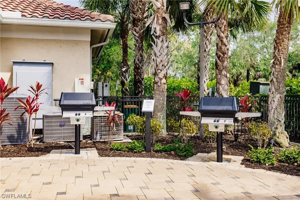 1912 Tarpon Bay Drive N Naples FL 34119