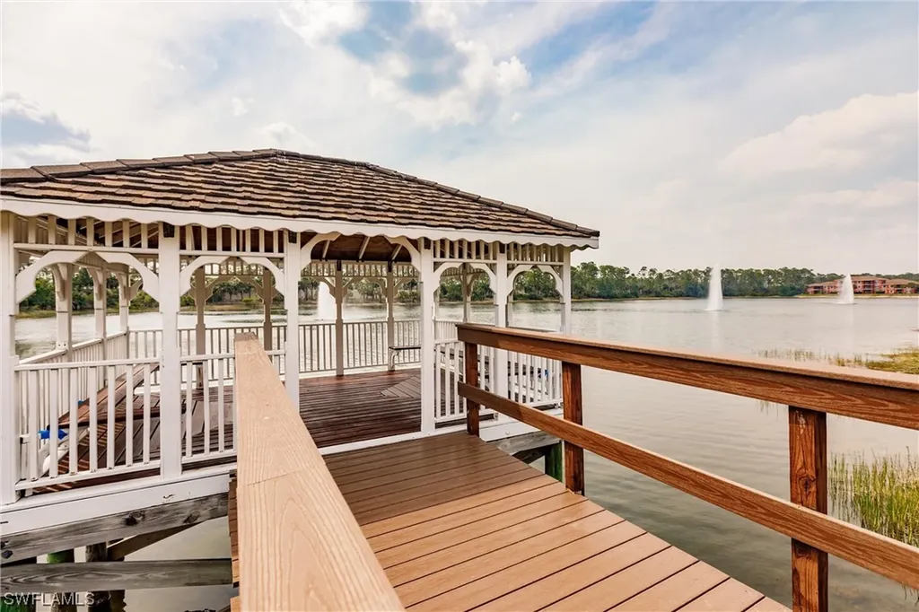 1912 Tarpon Bay Drive N Naples FL 34119