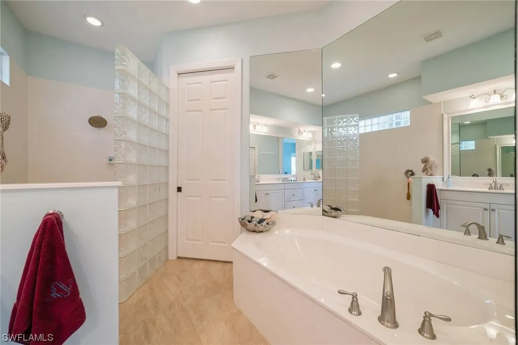 4008 Kensington High Street Naples FL 34105
