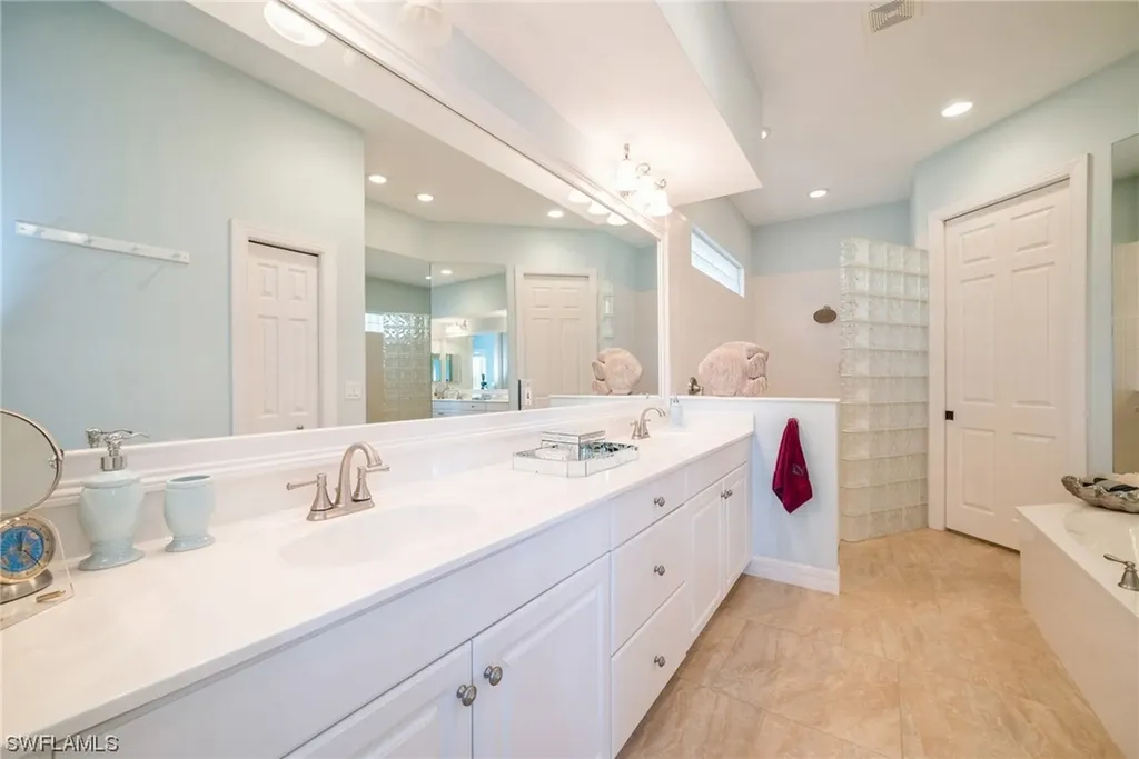 4008 Kensington High Street Naples FL 34105