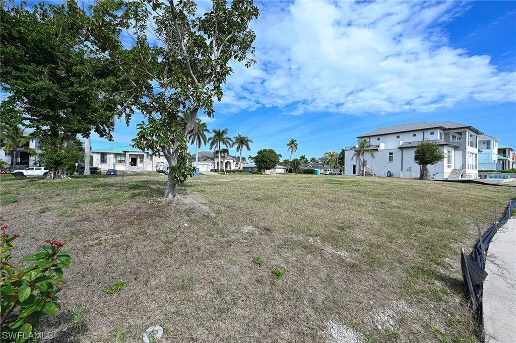 116 Bayview Avenue Naples FL 34108