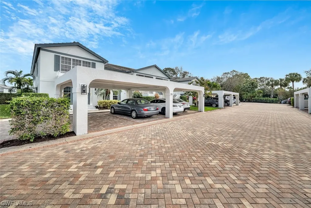 824 Tanbark Drive Naples FL 34108