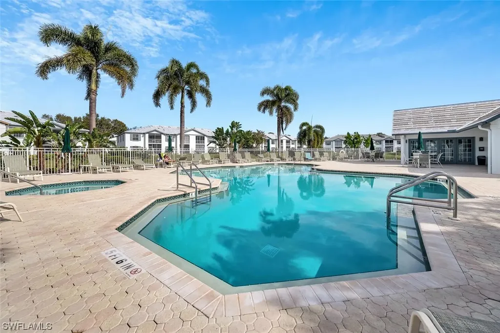 824 Tanbark Drive Naples FL 34108