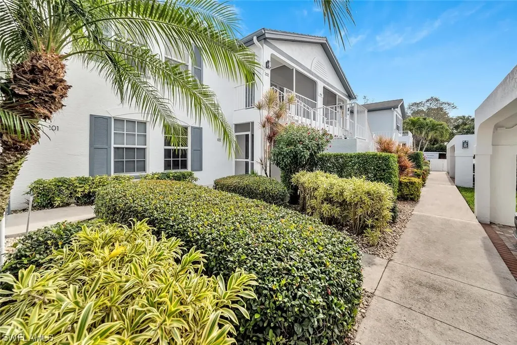 824 Tanbark Drive Naples FL 34108