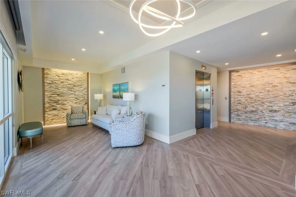 2885 Gulf Shore Boulevard N Naples FL 34103