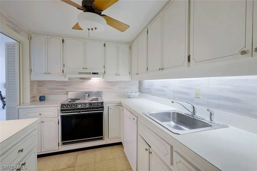 2885 Gulf Shore Boulevard N Naples FL 34103