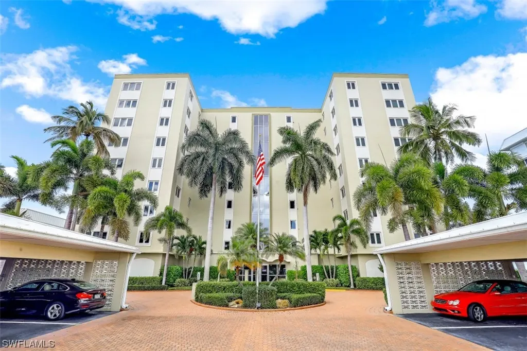 2885 Gulf Shore Boulevard N Naples FL 34103