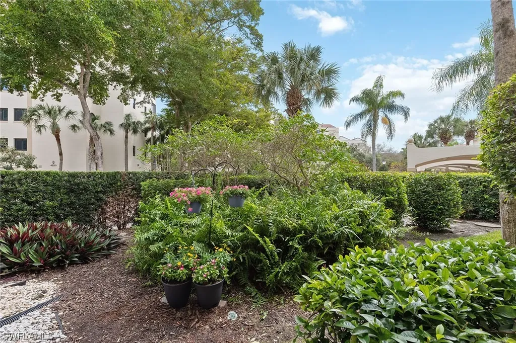 6525 Valen Way Naples FL 34108