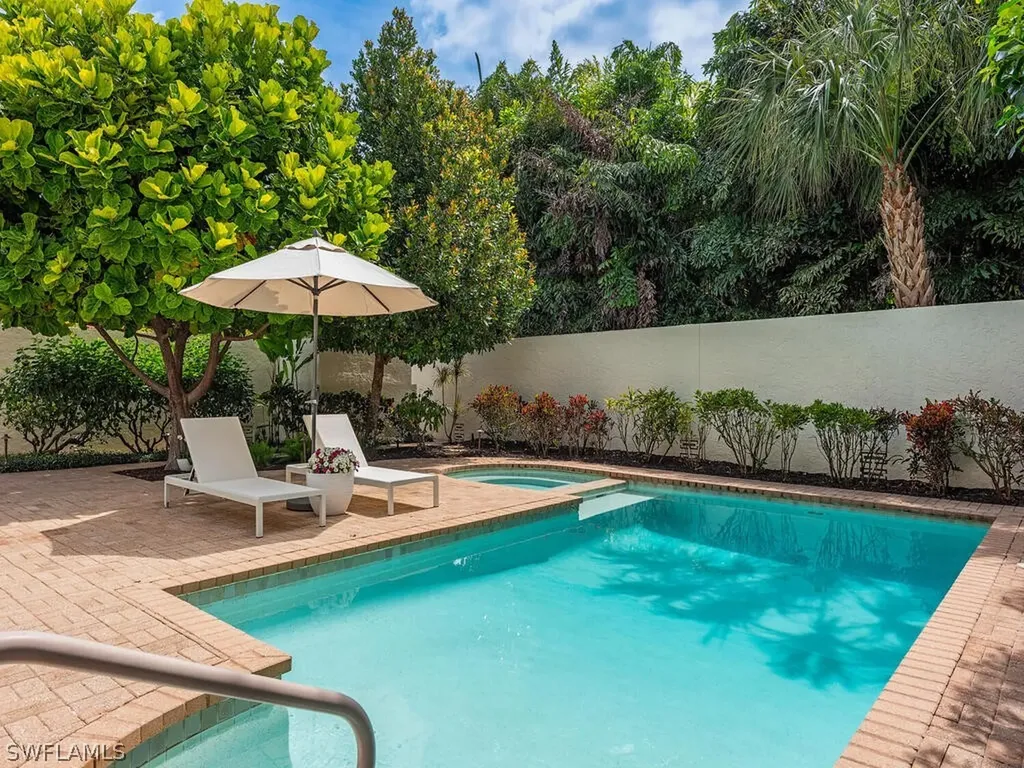 14 Las Brisas Way Naples FL 34108