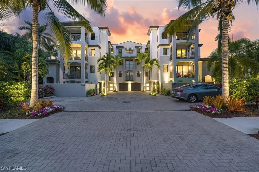 985 8th Avenue S Naples FL 34102