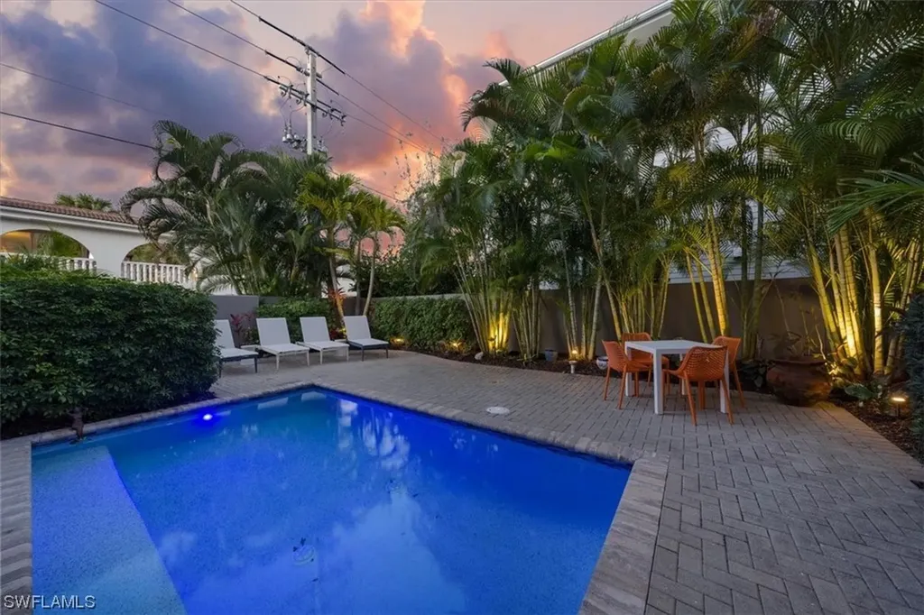 985 8th Avenue S Naples FL 34102