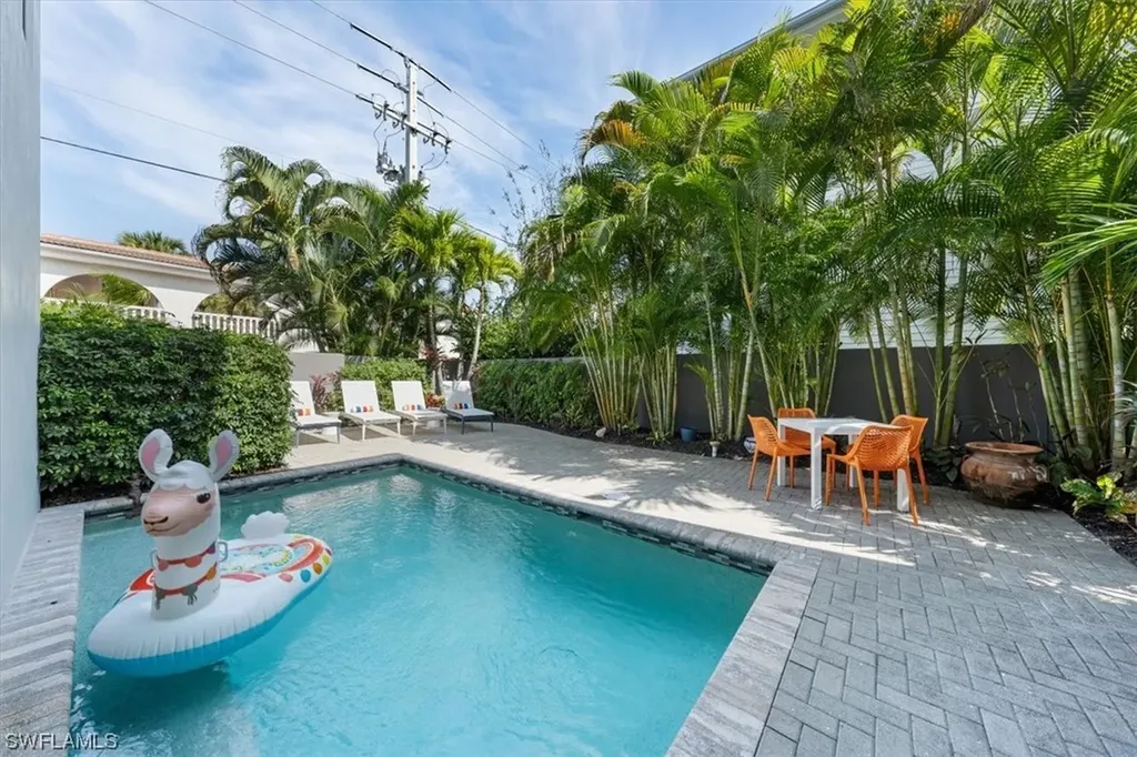 985 8th Avenue S Naples FL 34102