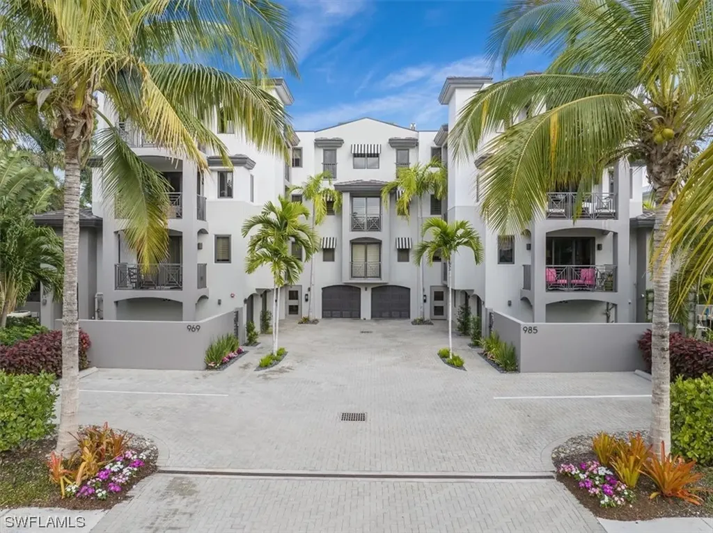 985 8th Avenue S Naples FL 34102
