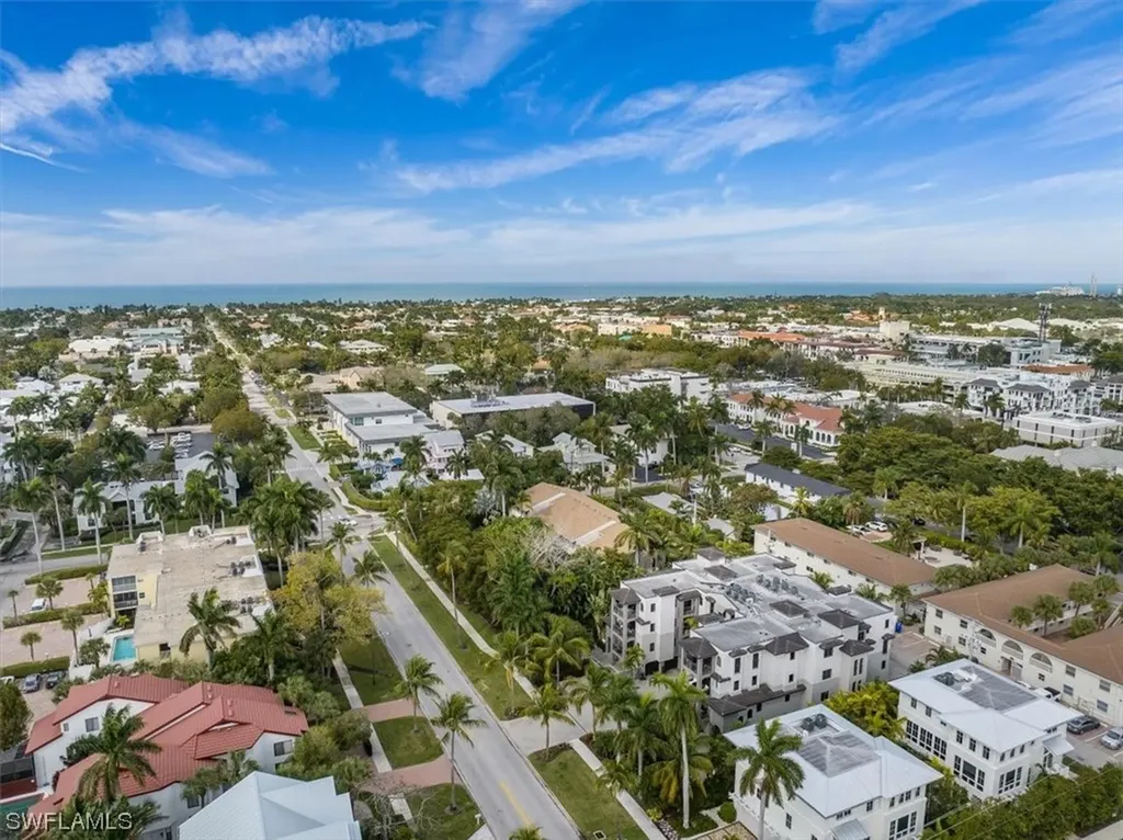 985 8th Avenue S Naples FL 34102