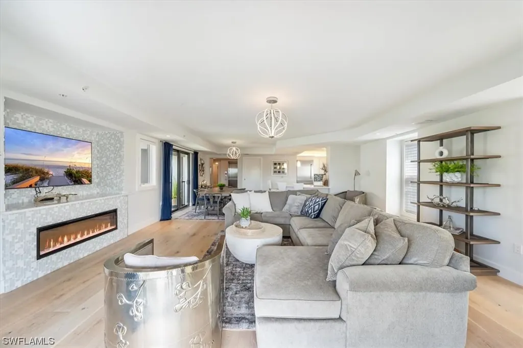 985 8th Avenue S Naples FL 34102