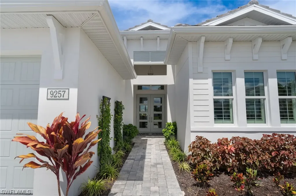 9257 Cayman Drive Naples FL 34114
