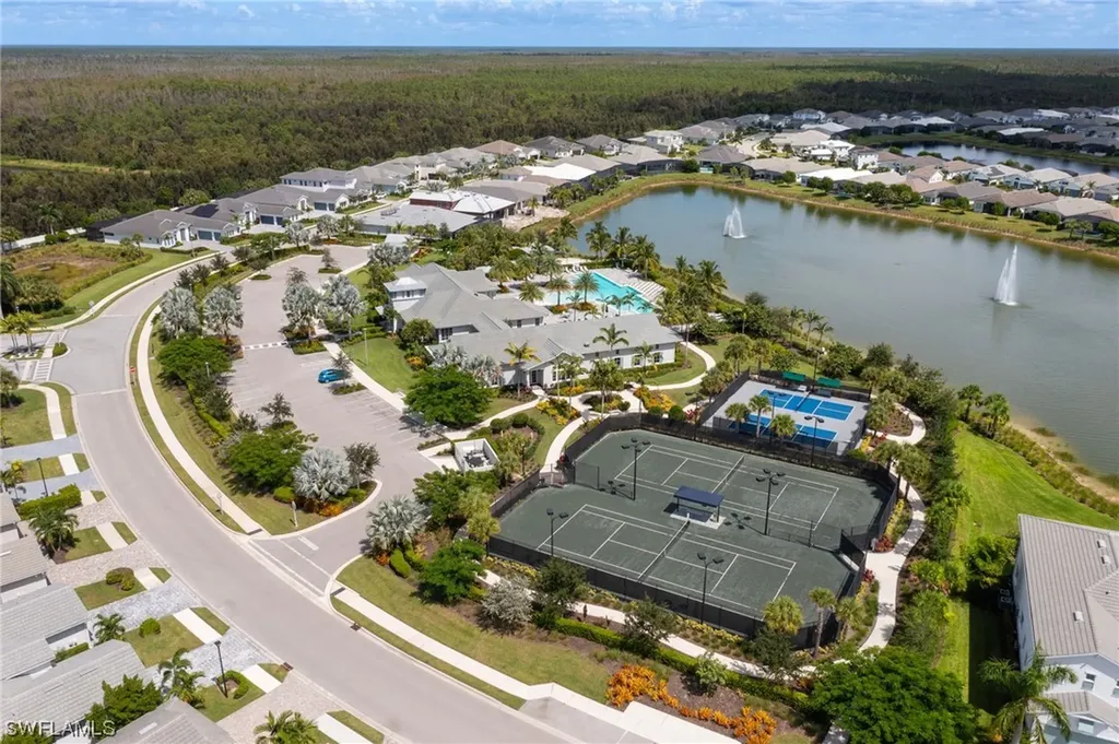 9257 Cayman Drive Naples FL 34114