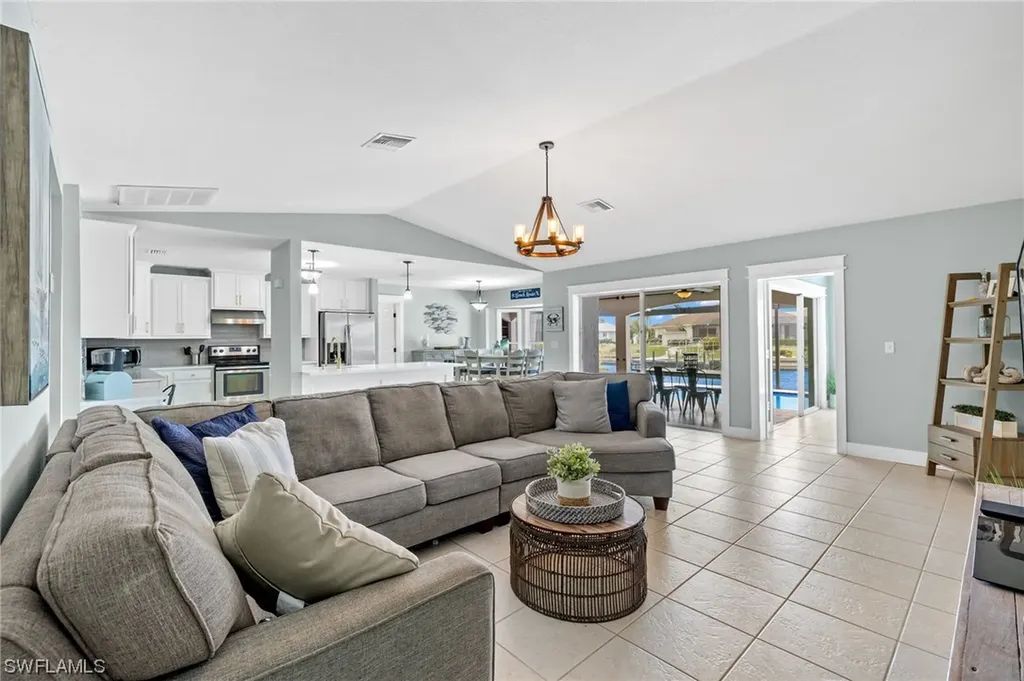 2910 SW 40th Street Cape Coral FL 33914