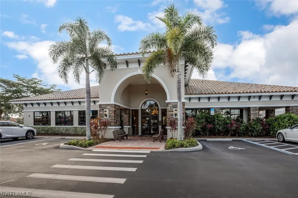 10610 Smokehouse Bay Drive Naples FL 34120