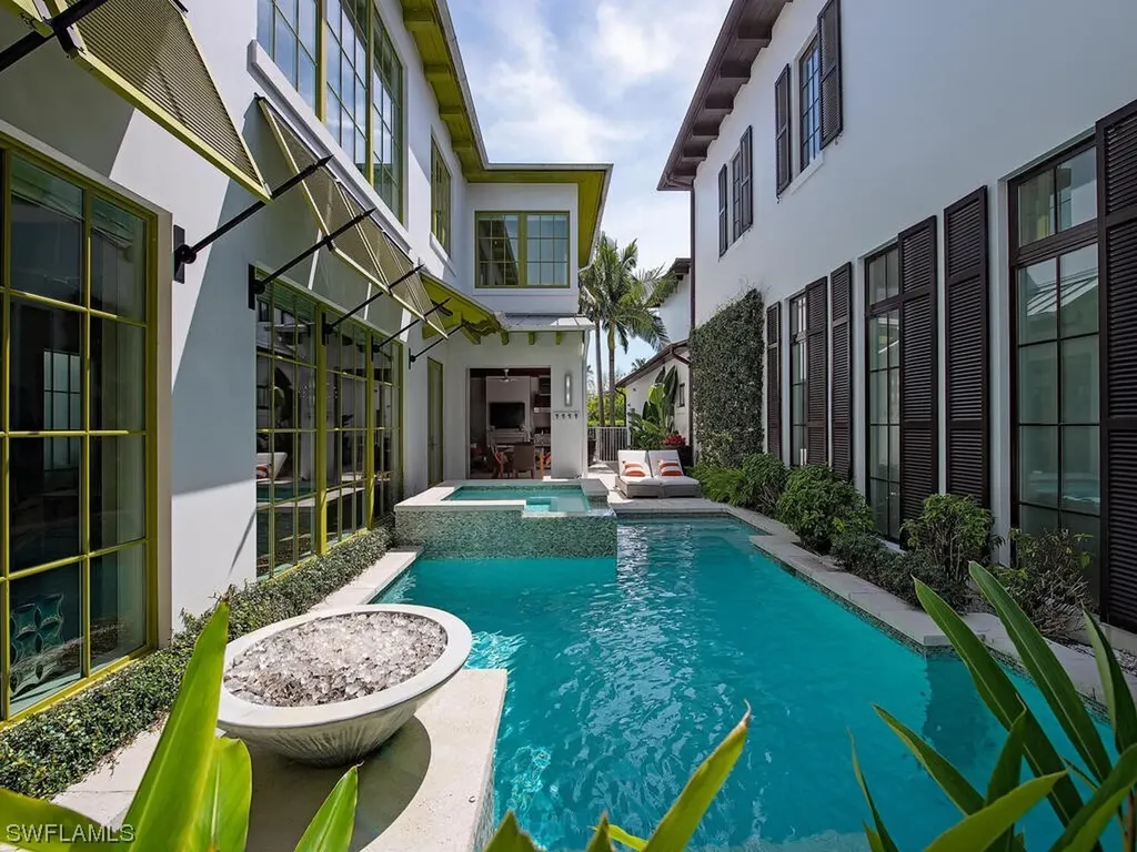 972 9th Avenue S Naples FL 34102