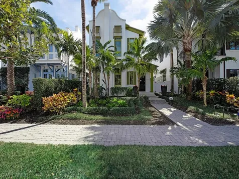 972 9TH Avenue S Naples FL 34102