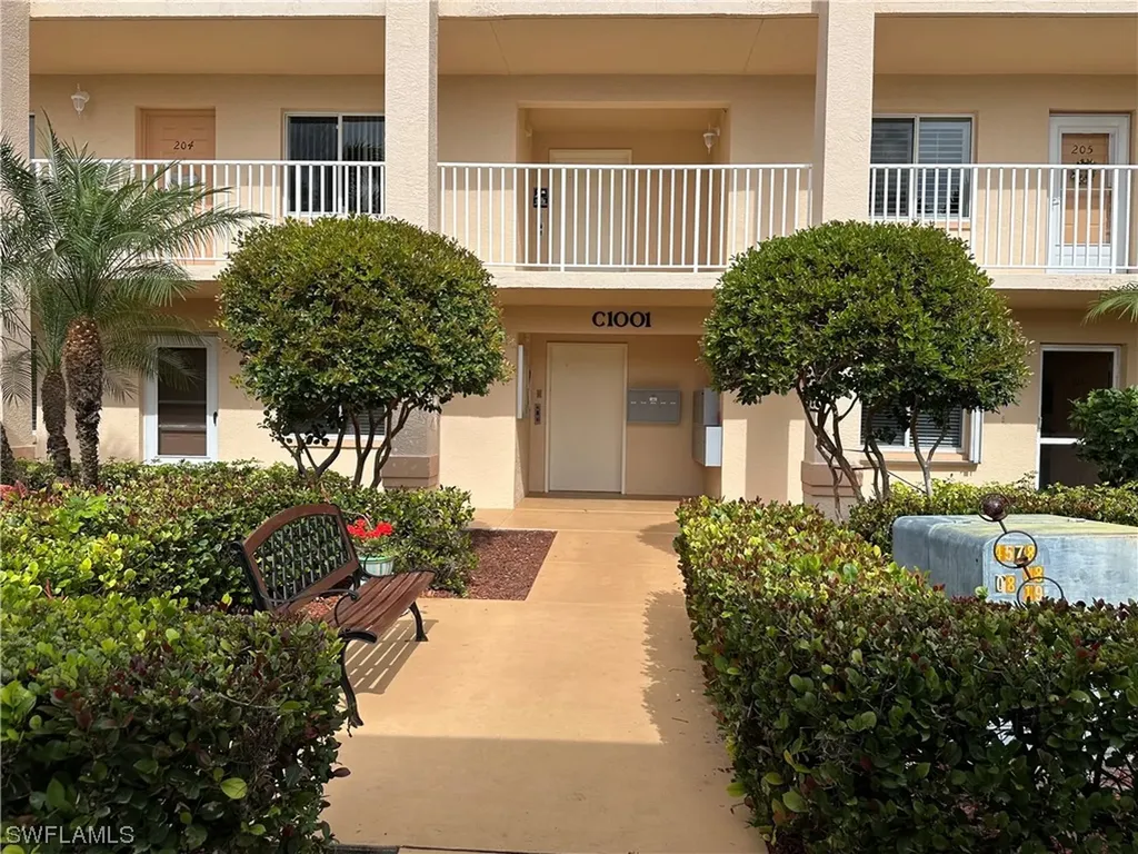 1001 Eastham Way Naples FL 34104