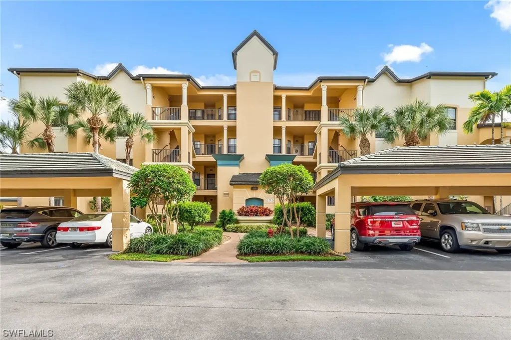 Naples FL, 195 Vintage Circle, Unit E105