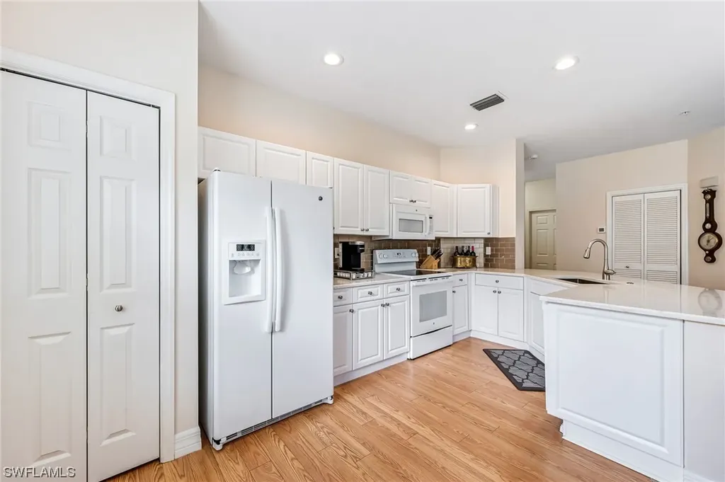 195 Vintage Circle Naples FL 34119