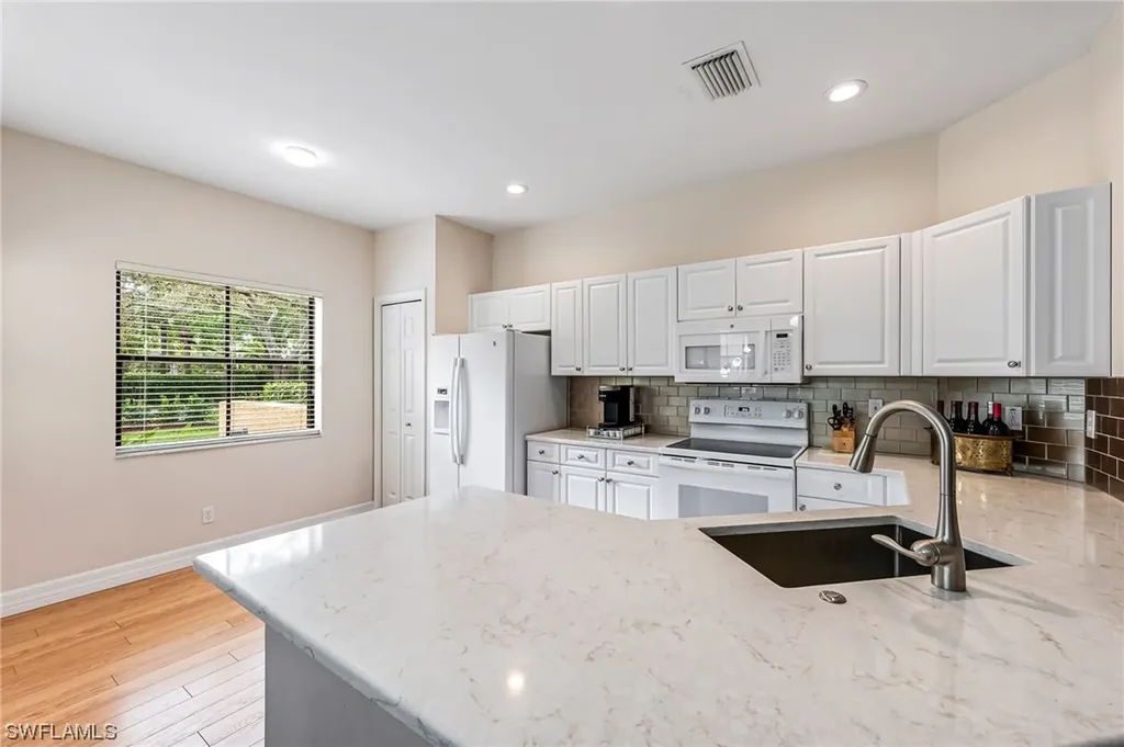 195 Vintage Circle Naples FL 34119
