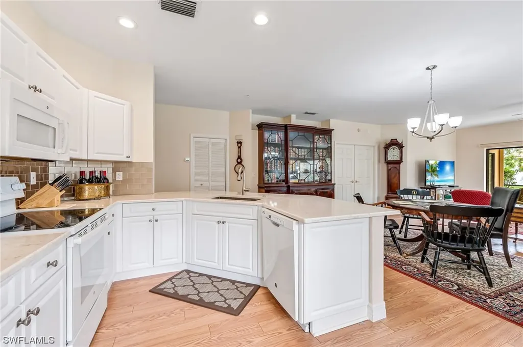 195 Vintage Circle Naples FL 34119