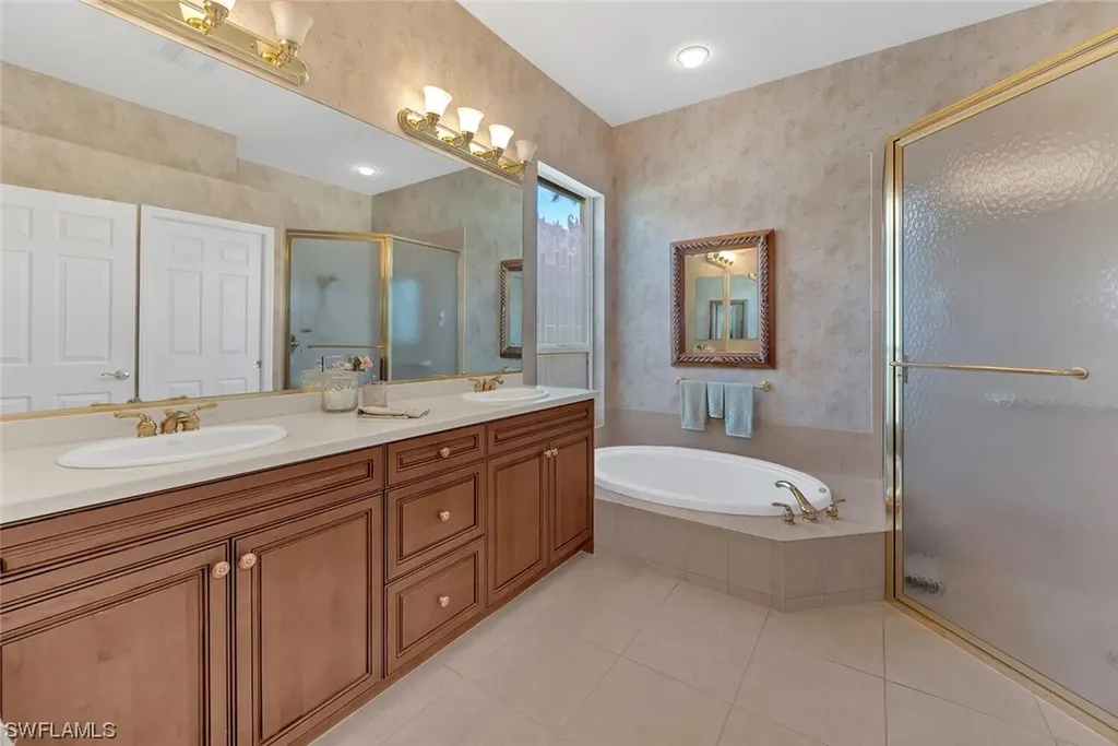 6039 Fairway Court Naples FL 34110