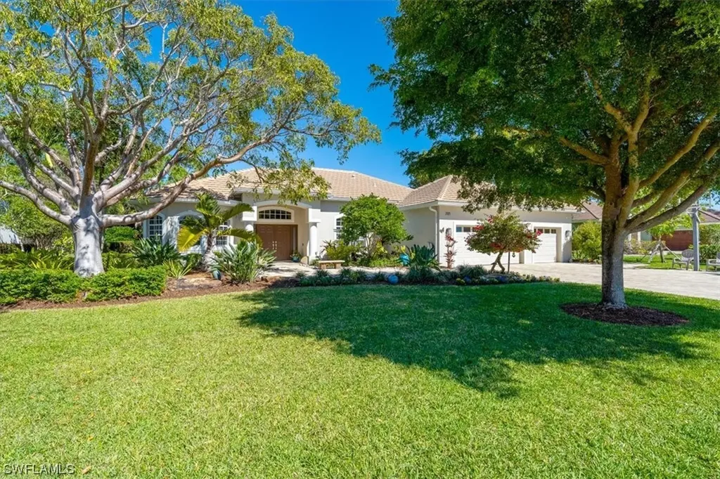 2121 Imperial Circle Naples FL 34110