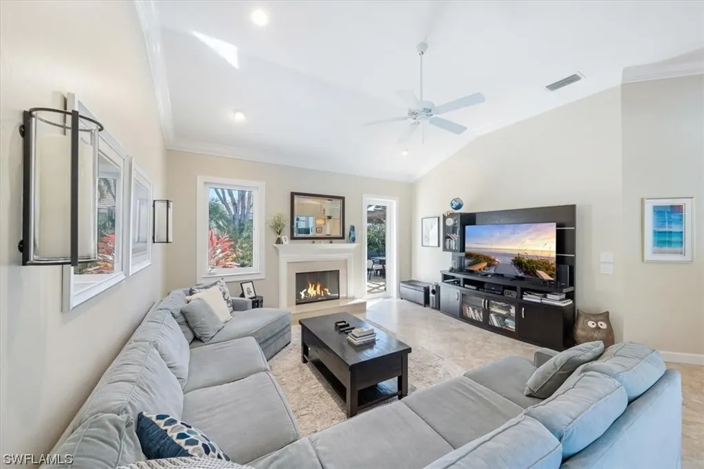 2121 Imperial Circle Naples FL 34110