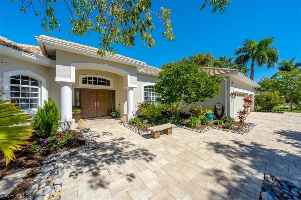 2121 Imperial Circle Naples FL 34110
