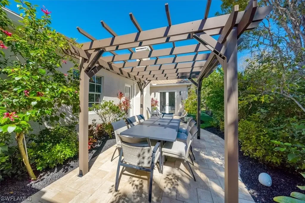 2121 Imperial Circle Naples FL 34110