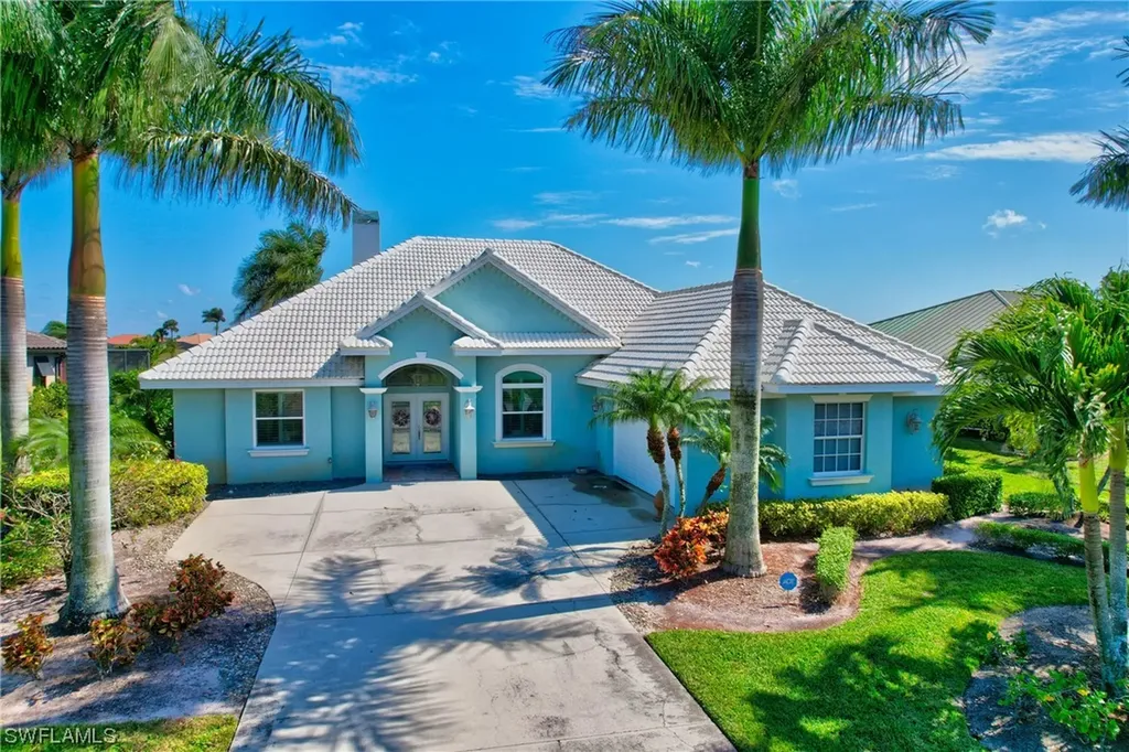 Naples FL, 18066 Royal Tree Parkway