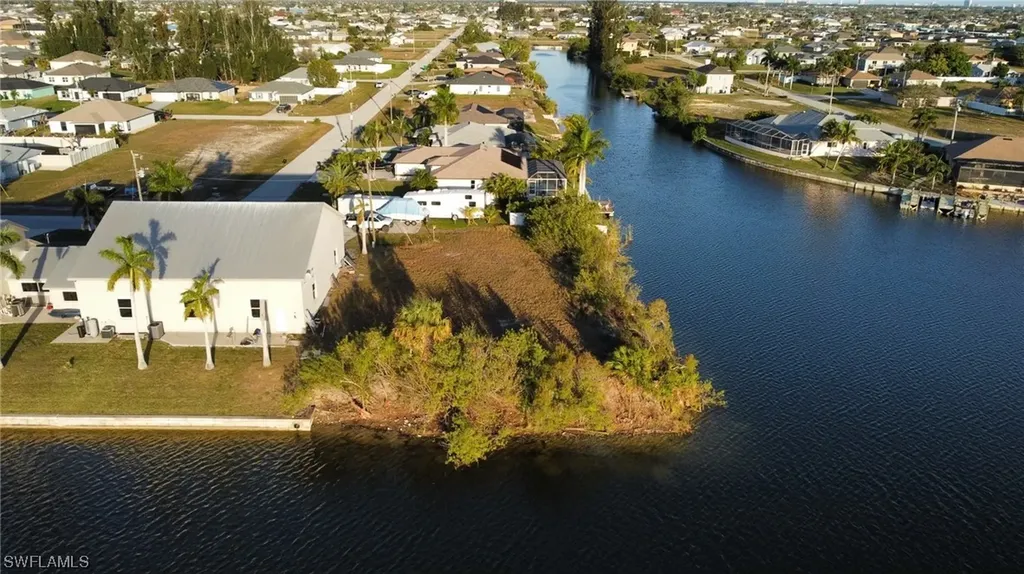 1800 NE 3rd Court Cape Coral FL 33909