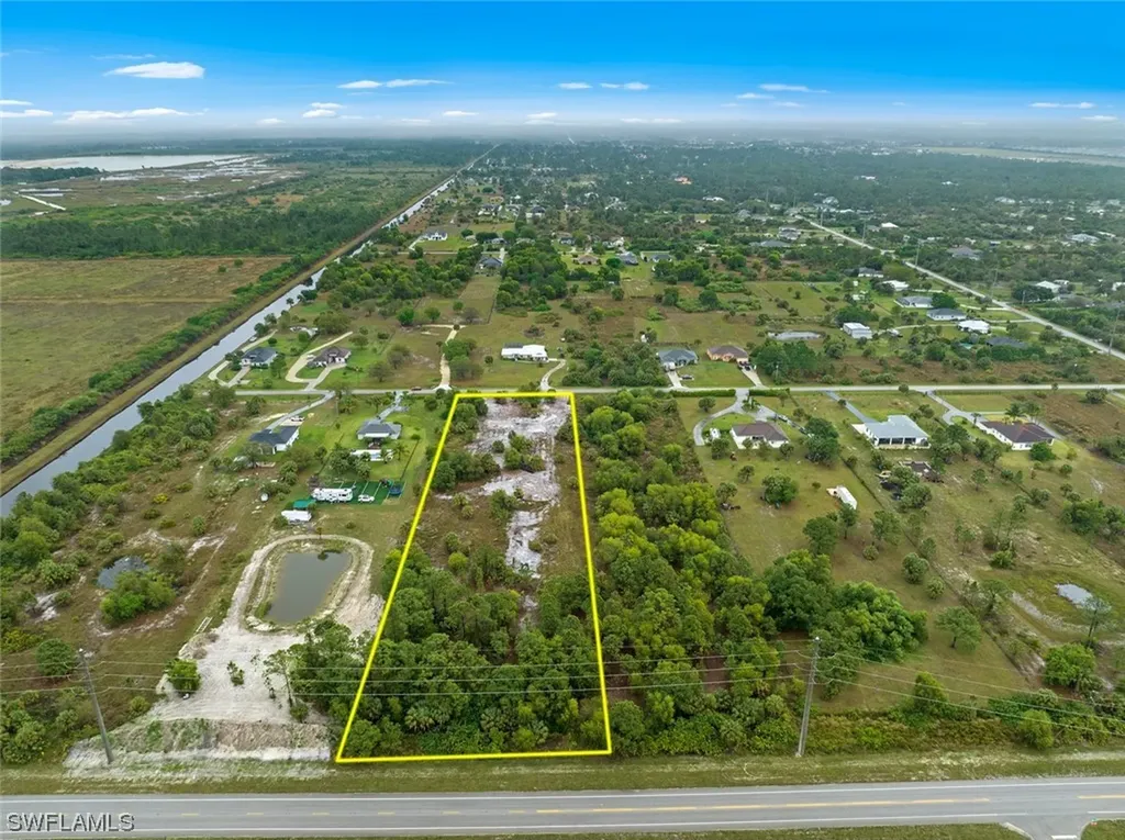 4865 8th Street NE Naples FL 34120
