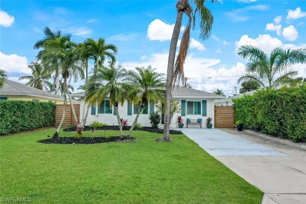791 94th Avenue N Naples FL 34108
