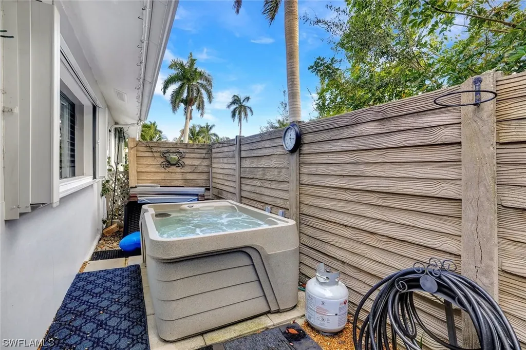 735 Old Trail Drive Naples FL 34103