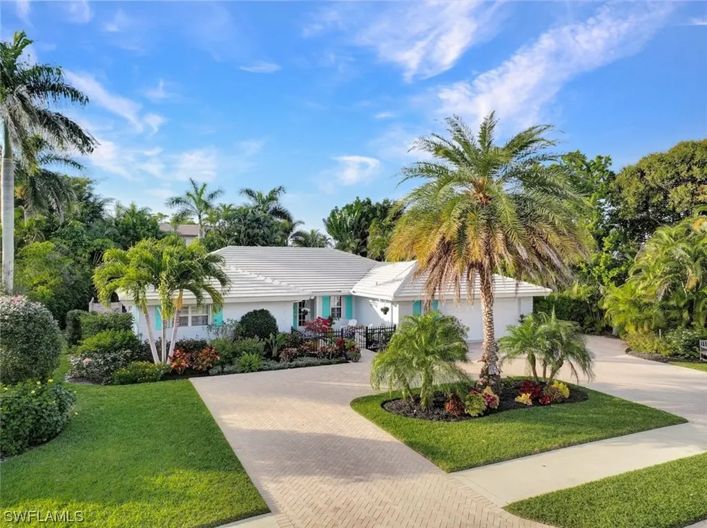735 Old Trail Drive Naples FL 34103