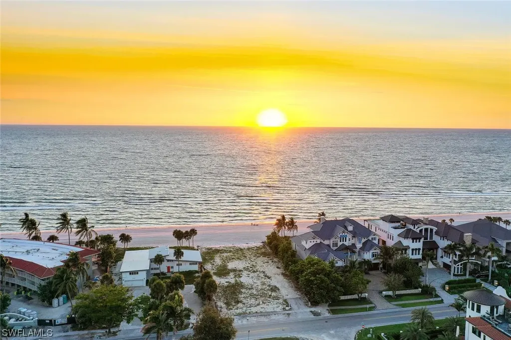 10047 Gulf Shore Drive Naples FL 34108