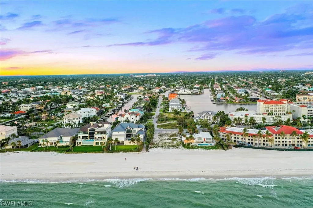 10047 Gulf Shore Drive Naples FL 34108