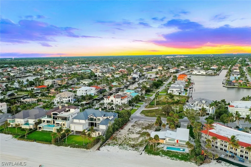 10047 Gulf Shore Drive Naples FL 34108