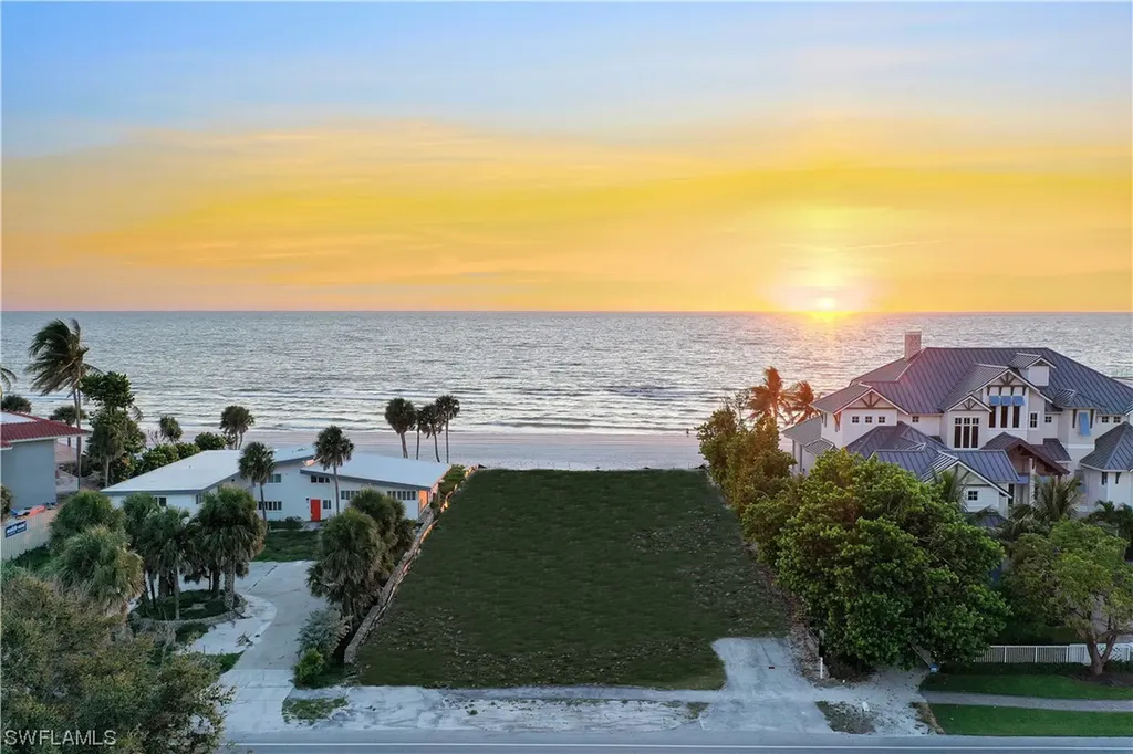 10047 Gulf Shore Drive Naples FL 34108